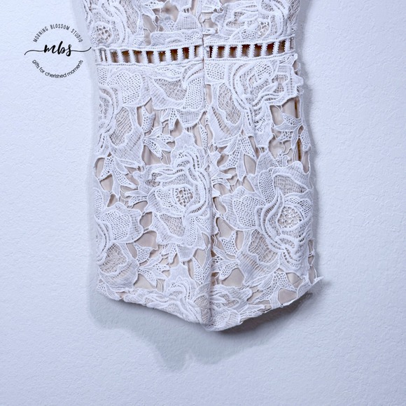 Superdown Simone Deep V-Neck Lace Romper White Floral Cap Sleeve Women S - Picture 11 of 11